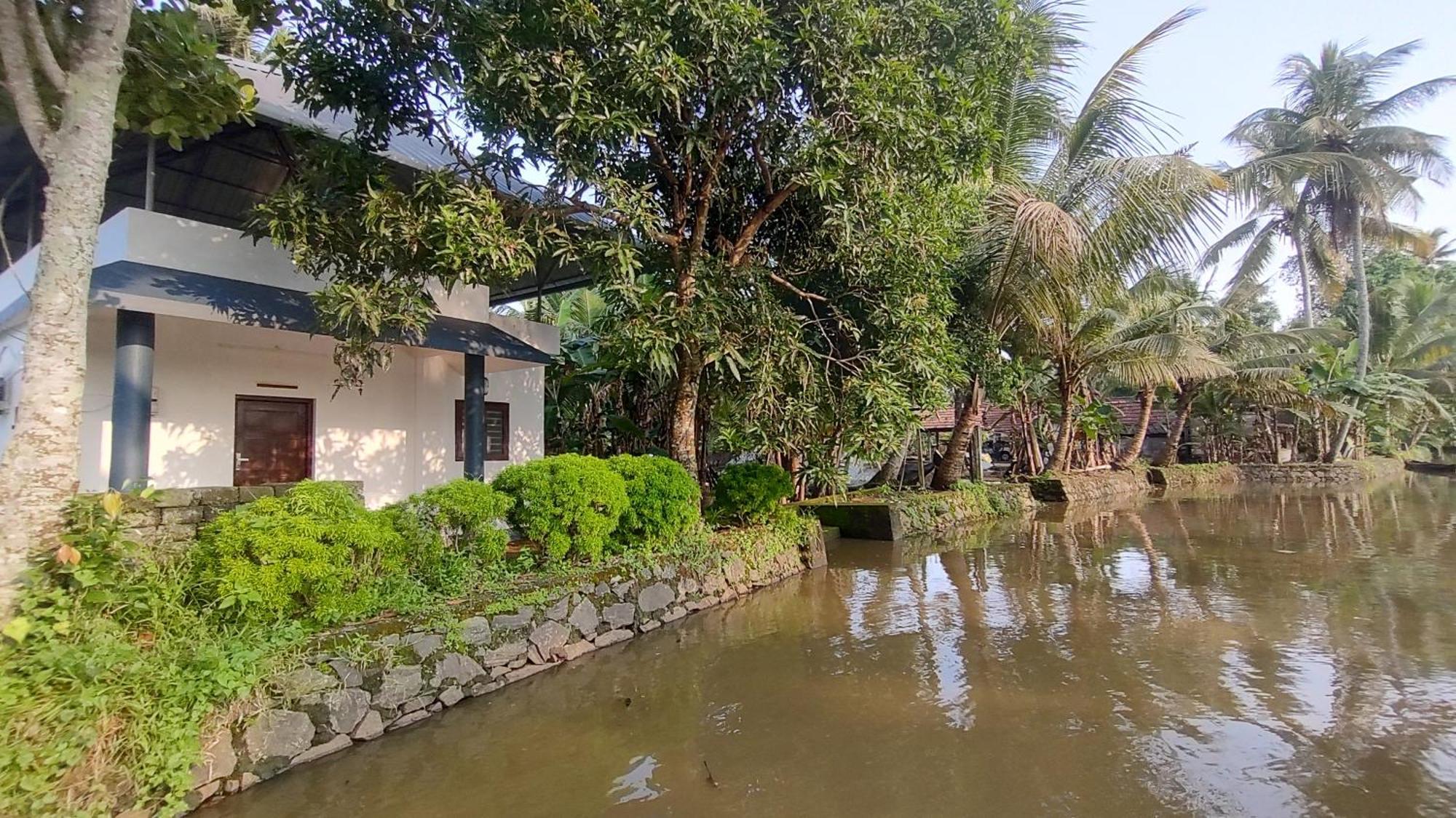 Valentine'S Rice Bowl Home Stay Alappuzha Eksteriør billede